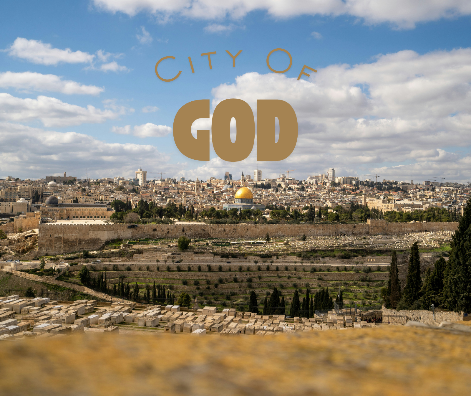 Panorama der Stadt Jerusalem. Eine Grafik ist zu lesen: City Of God