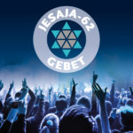 sehr viele Meenschen strecken ihre Hände in die Luft. Darüber ist ein Logo, es steht Jesaja-62 Gebet darauf