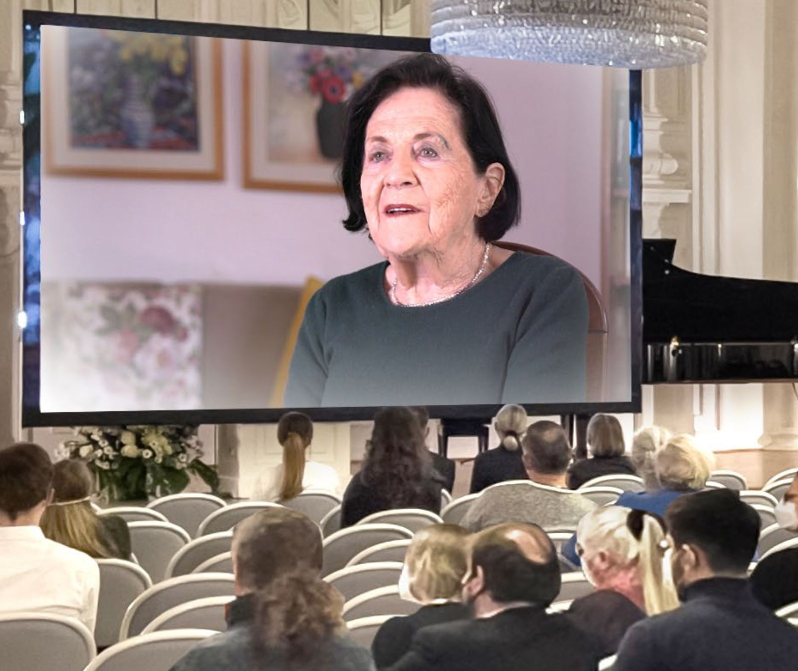 Eva Erben wendet sich per Videobotschaft Zuschauern zu