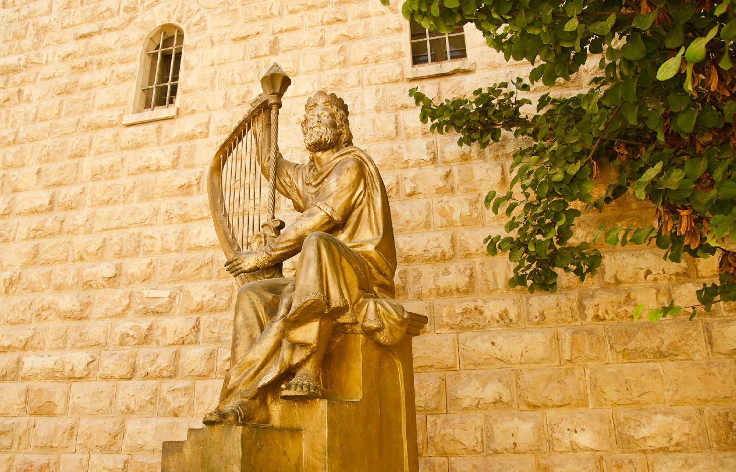 Statue König Davids vor dem Eingang zu seinem Grab auf dem Berg Zion in Jerusalem
