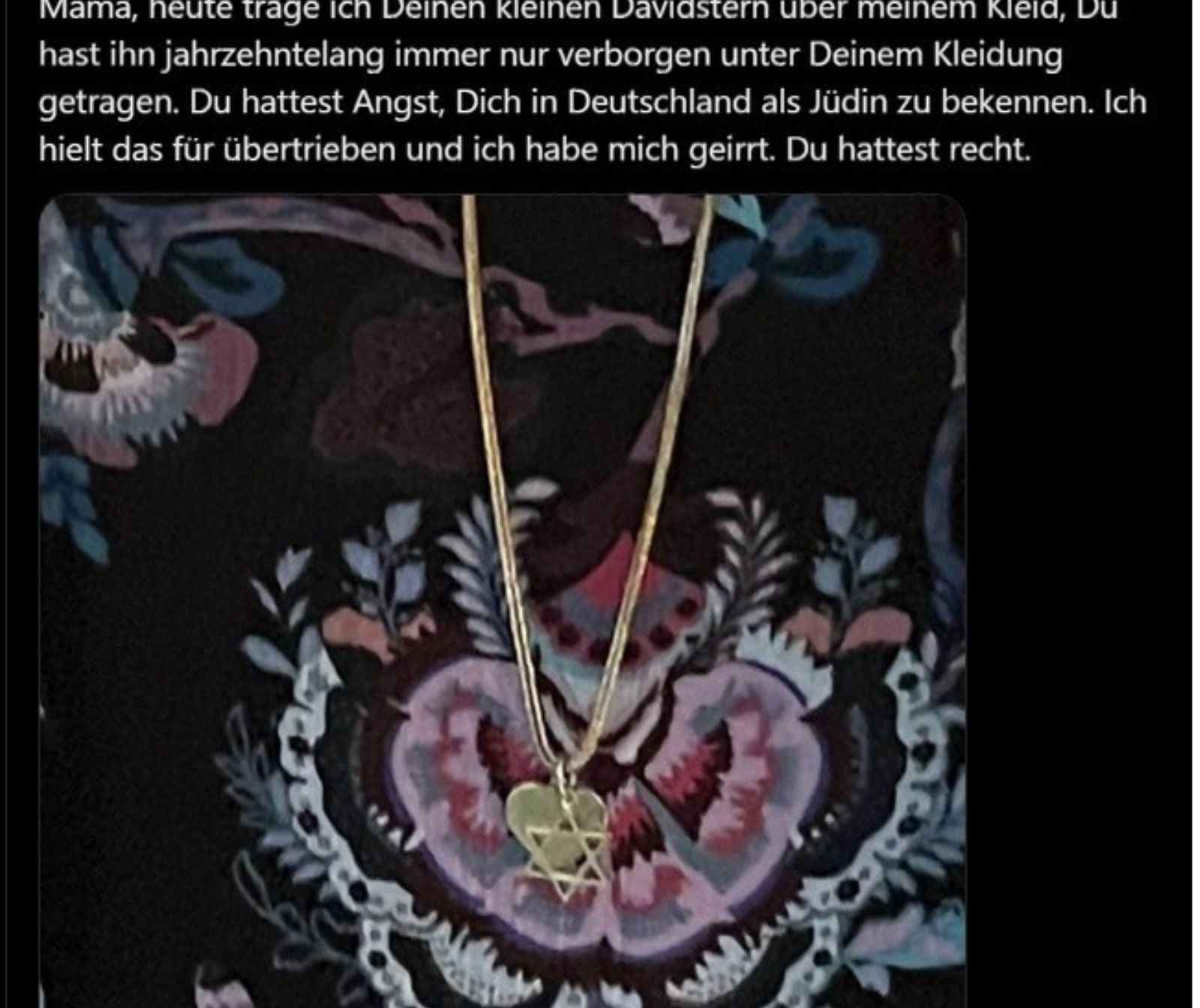 X-Post von Karin Prien. Auf dem Foto sieht man ihre Kette mit Davidstern, der über ihrem schwarzen Oberteil liegt.