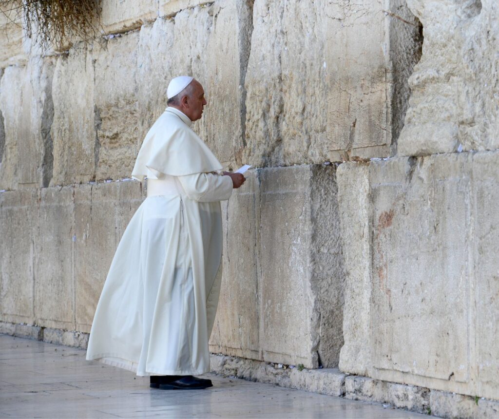 Israelische Granate traf Kirchengelände- Papst Franzikus an der Klagemauer