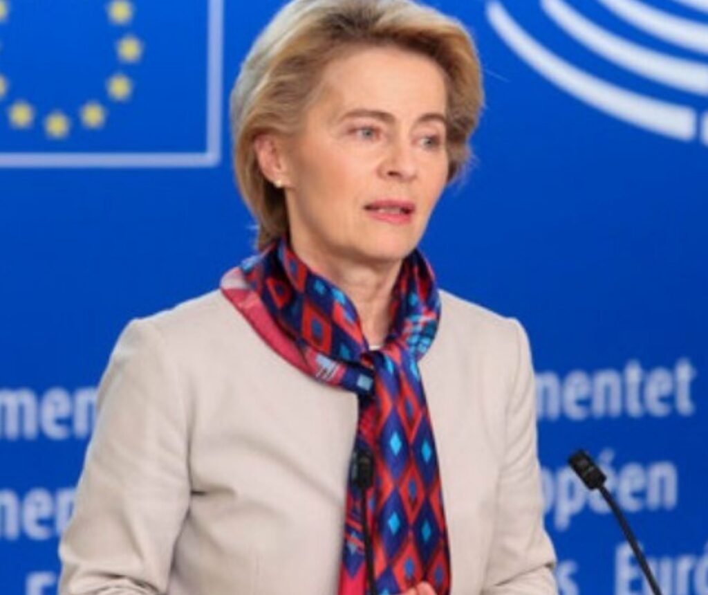EU: Sanktionen gegen Israel, Gelder für Gaza? Ursula von der Leyen spricht vor einem EU Hintergrundbild