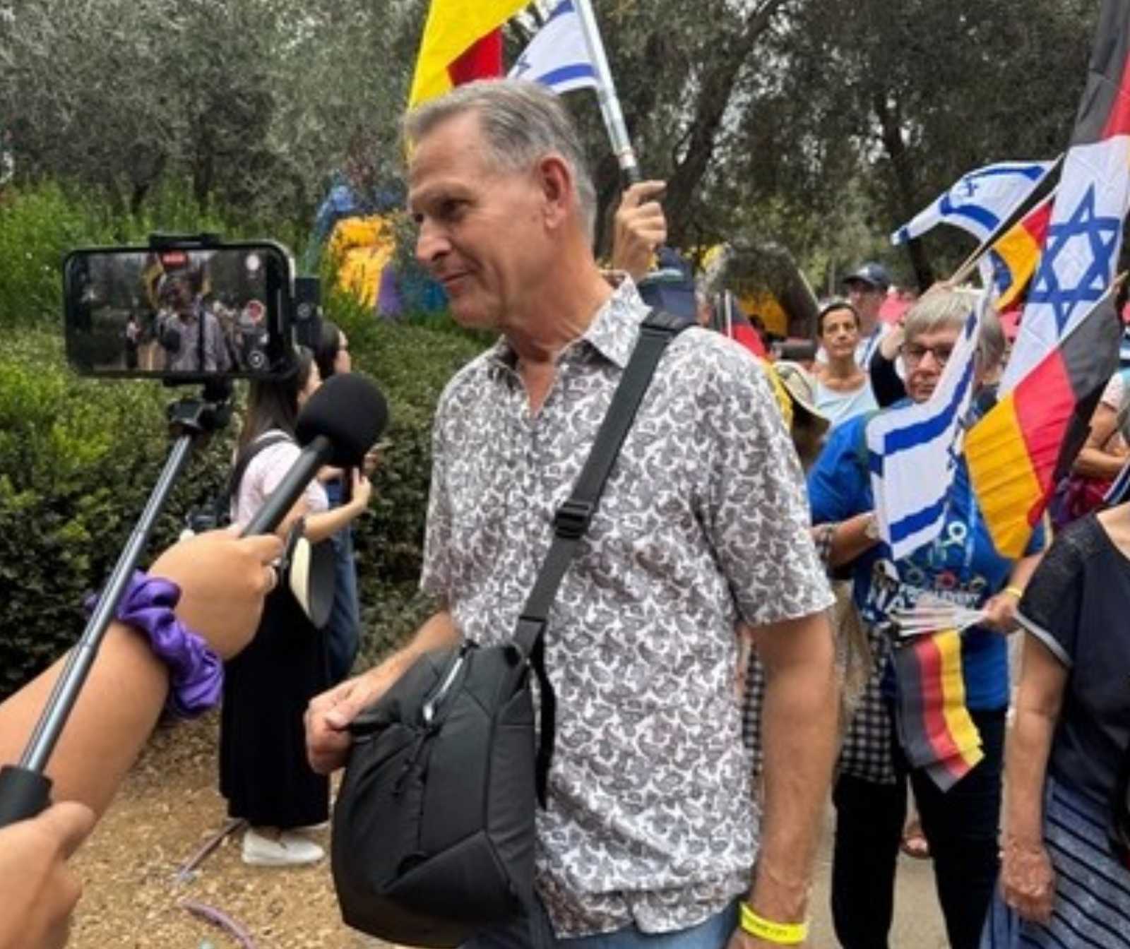 Begeisterte Medien - Besuchergruppe wird in israel von den Medien interviewt