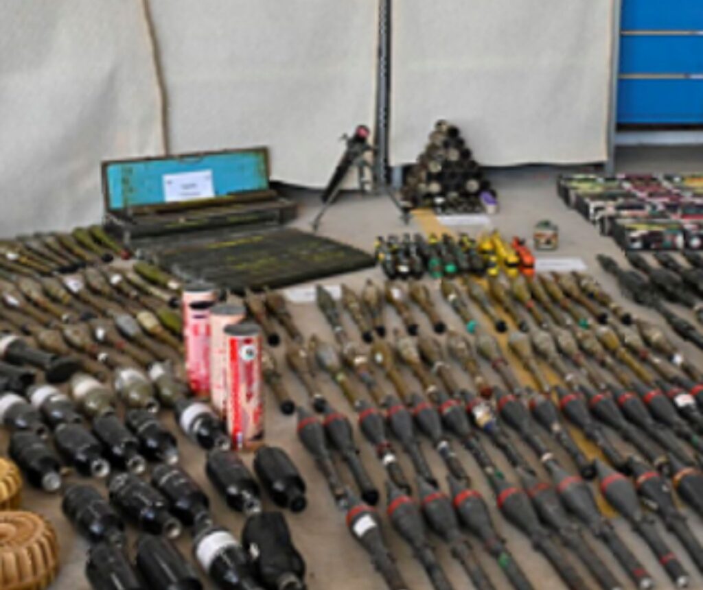 Hamas will Waffen nicht niederlegen - auf einem Boden Kriegsmonition wie raketen etc