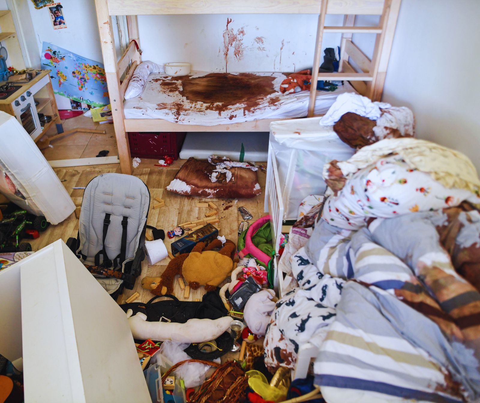Kinderzimmer blutiges Bett GPO Maayon Toaf