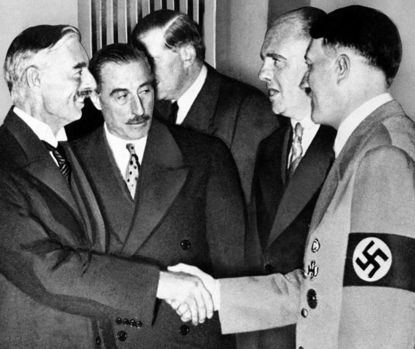 Der britische Premier Chamberlain trifft Adolf Hilter 1938 in München