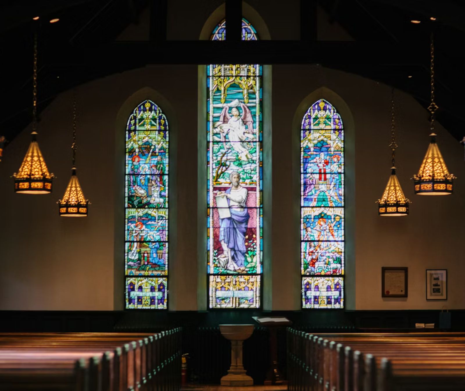 Innenraum der Kirche-unsplash-Karl Fredrickson