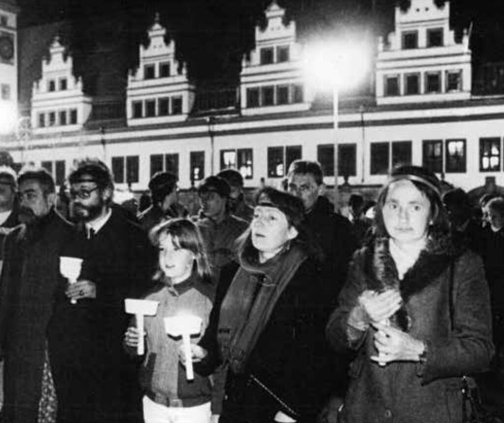Leipzig, 9. November 1989: Schweigemarsch mit Kerzen