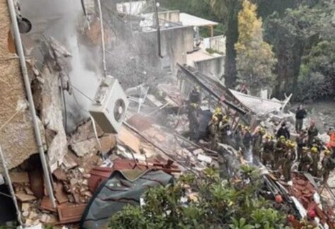 zerstörtes Wohngebäude. Alles ist in trümmern.