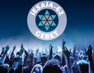 sehr viele Meenschen strecken ihre Hände in die Luft. Darüber ist ein Logo, es steht Jesaja-62 Gebet darauf